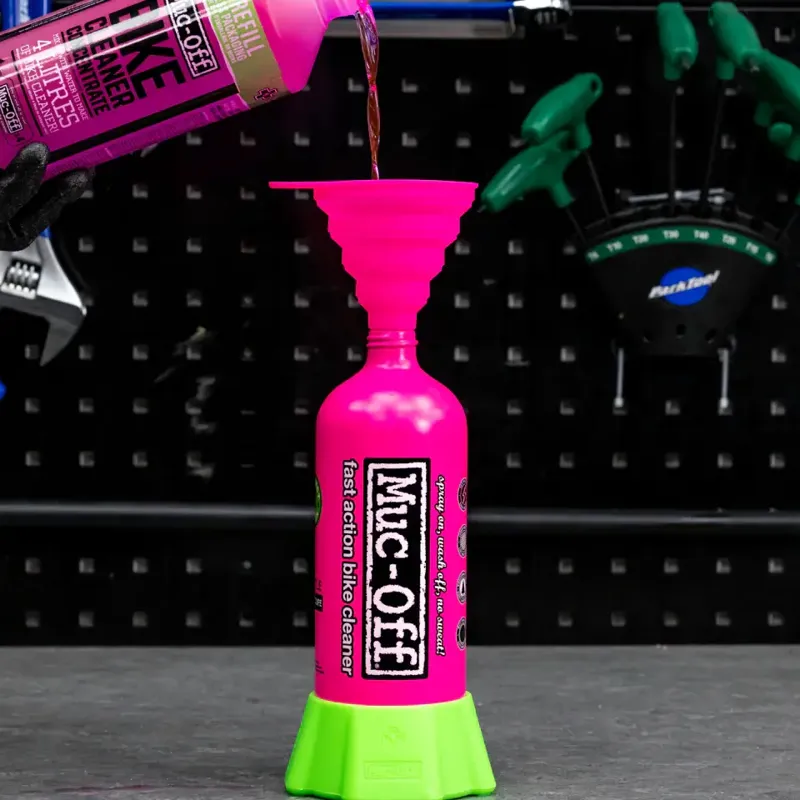 Muc-Off - Collapsible Silicone Funnel-2