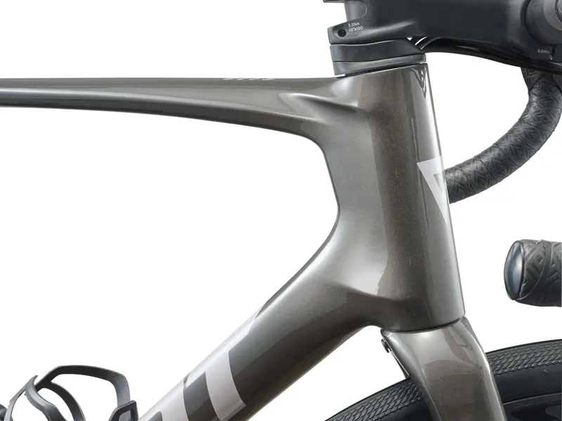 Giant - Defy Advanced Pro 2 Road Bike in Stealth Chrome-2