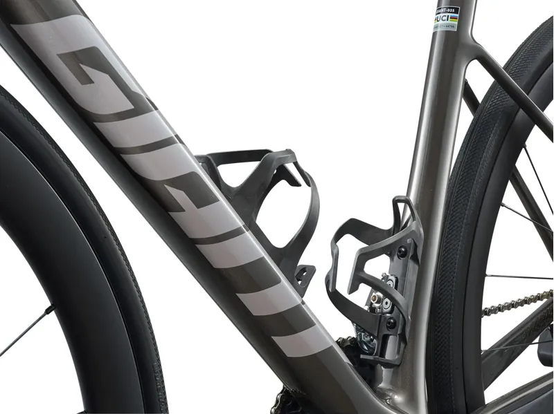 Giant - Defy Advanced Pro 2 Road Bike in Stealth Chrome-5