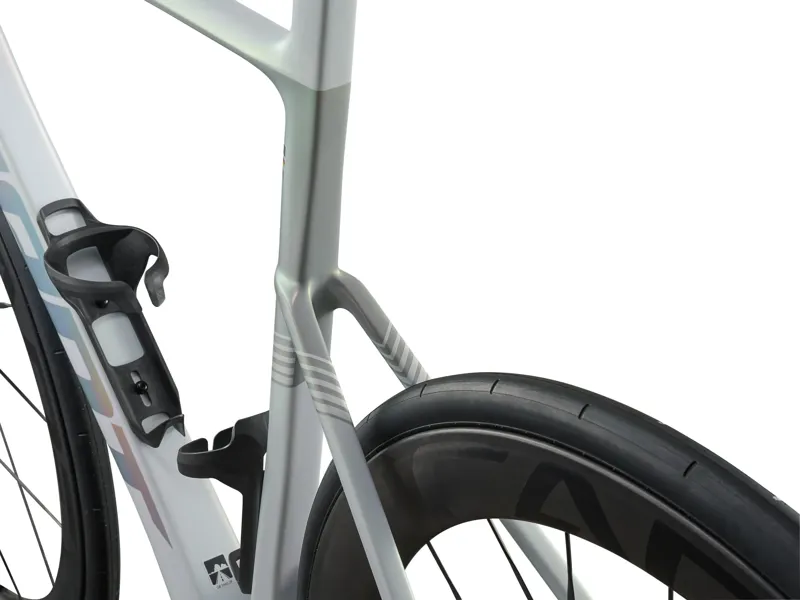 Giant - Propel Advanced SL 0-DA Carbon Performance Racing Bike in Prism White-5