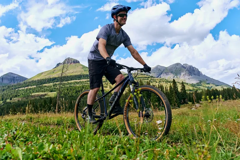 Giant - Talon 0 Hardtail Mountain Bike in Mars Dust/Black-2
