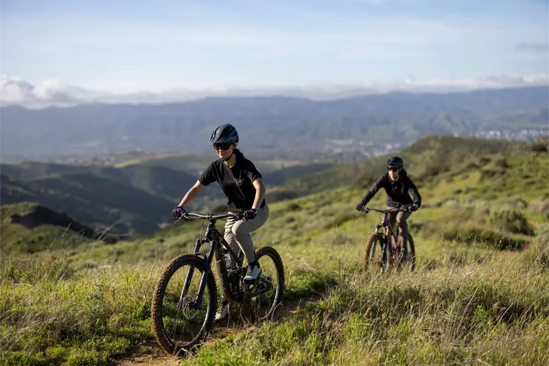 Liv - Intrigue X Advanced 1 Full Suspension Trail Mountain Bike in Gloss Raw Carbon/Chrome-9