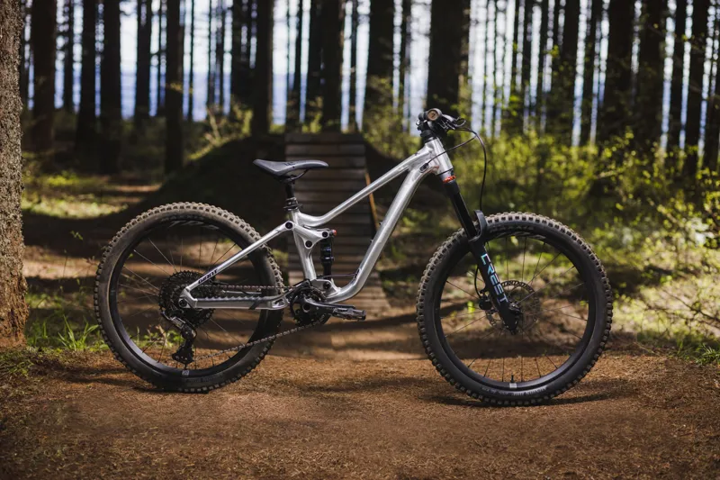 Giant - Faith 24 Full Suspension Kids Mountain Bike in Raw Aluminium-12