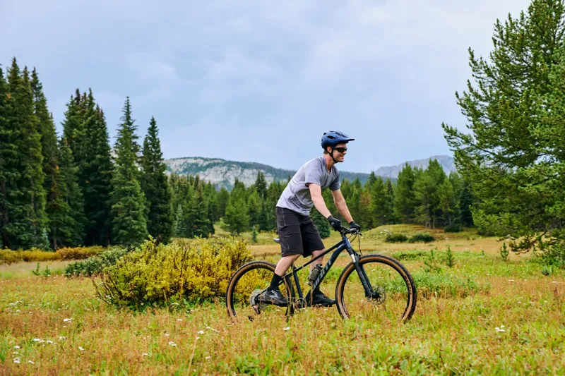 Giant - Talon 0 Hardtail Mountain Bike in Mars Dust/Black-7