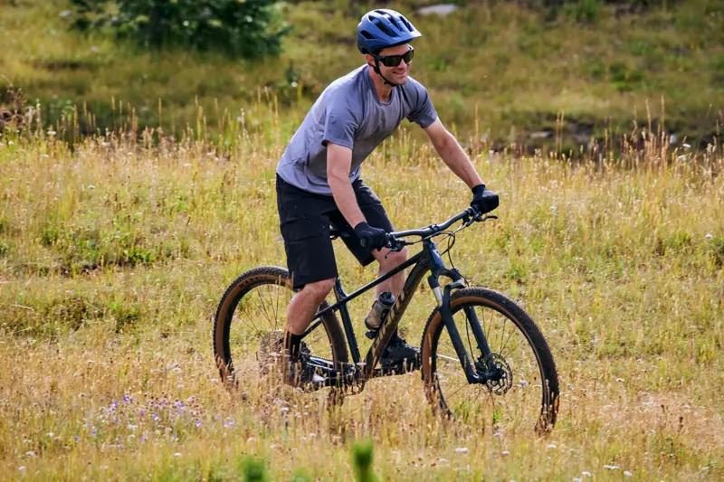 Giant - Talon 0 Hardtail Mountain Bike in Mars Dust/Black-8