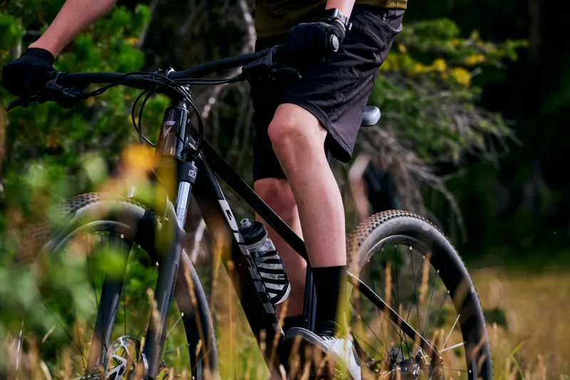 Giant - Talon 3 Hardtail Mountain Bike in Gloss Beeswax-8