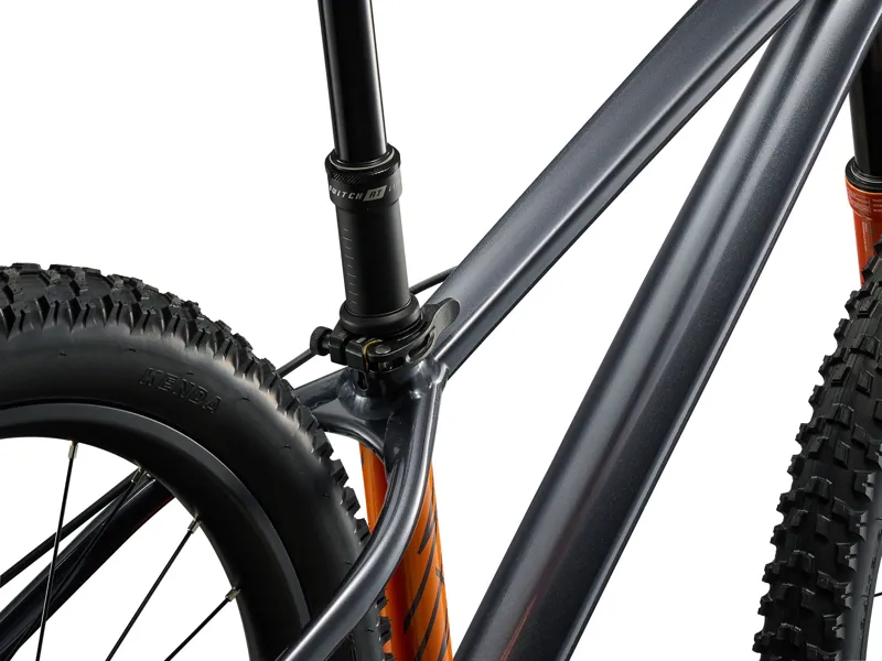 Giant - STP 24 Dirt Jumper Kids Bike in Black Chrome-4
