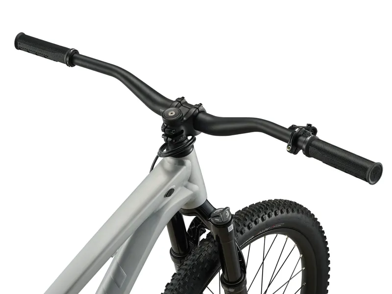Giant - STP 26 Dirt Jumper Bike in Quicksilver-3